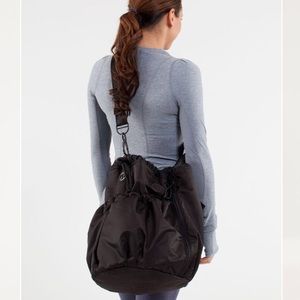 Lululemon Bliss Bag in Black